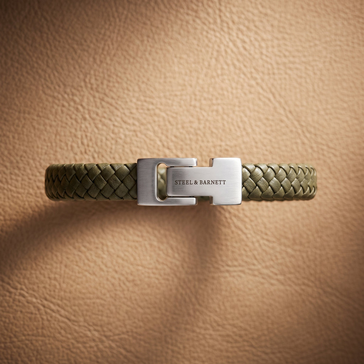 Groene gevlochten leren herenarmband